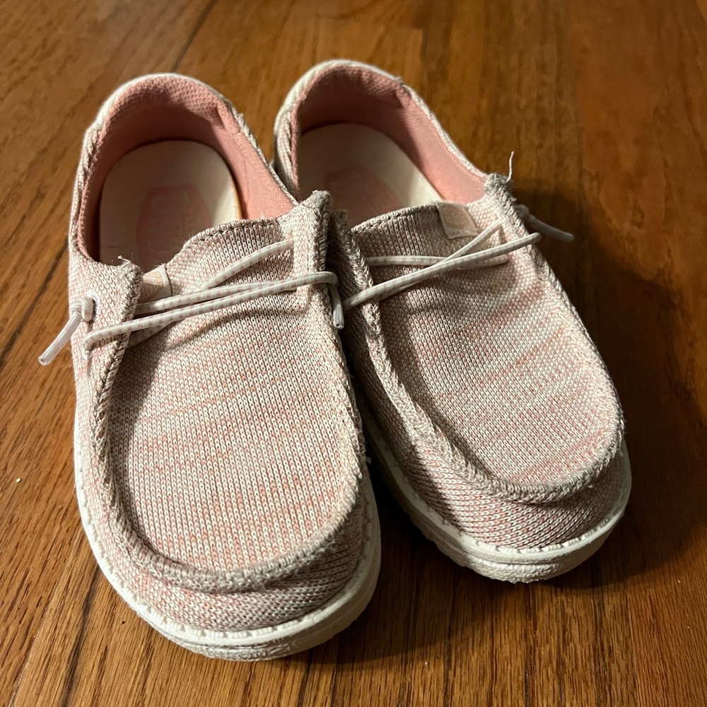 Toddler pink hey dudes